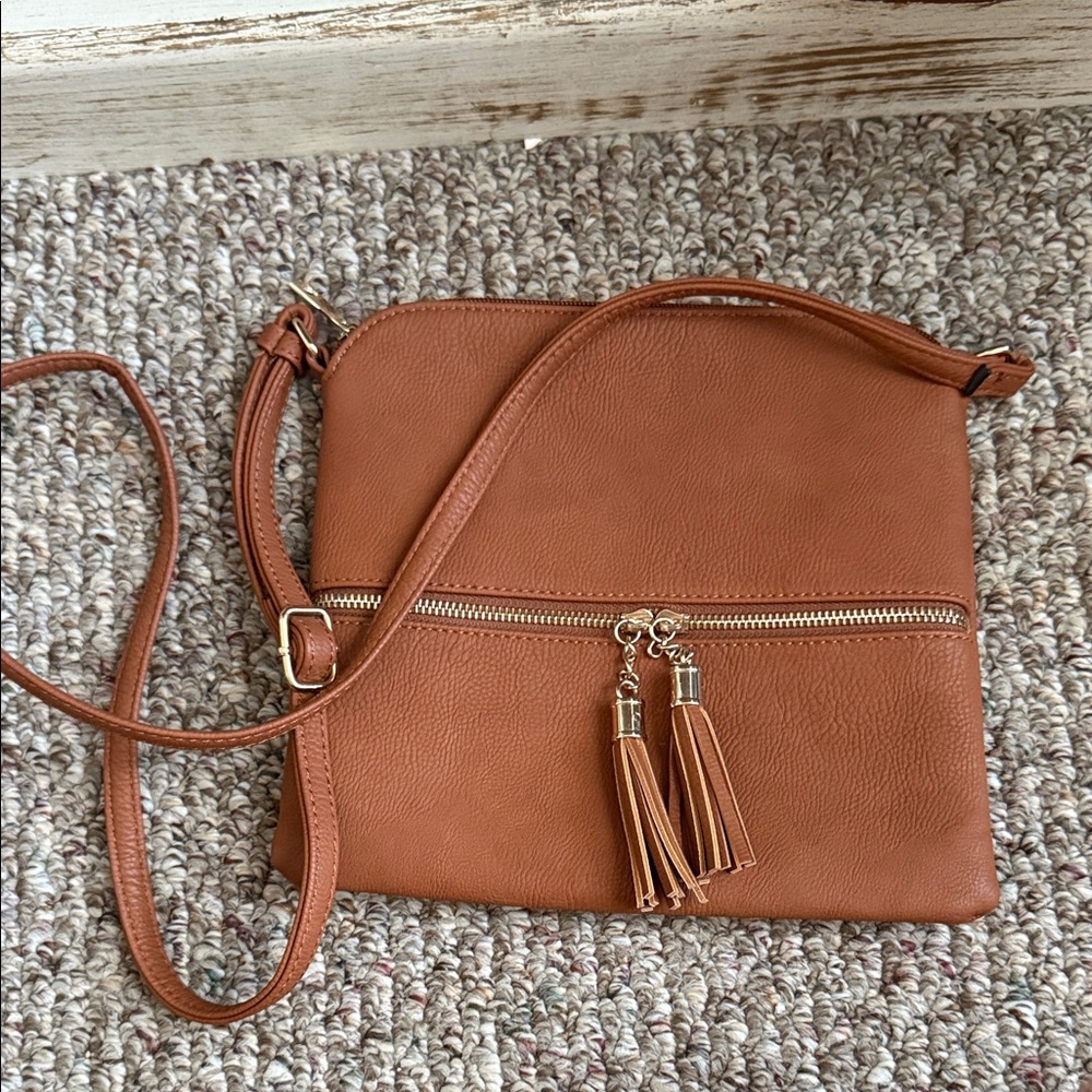 Cute brown crossbody bag! 👜🤎